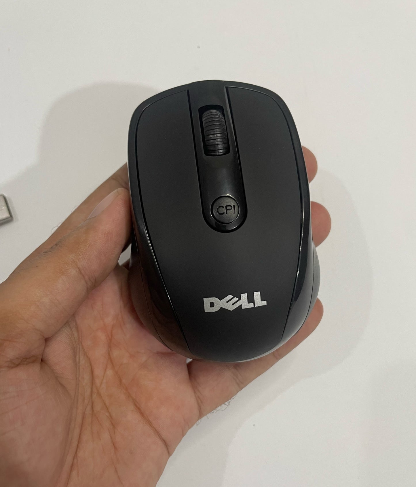 Dell 888 Wireless Optical Mouse - Advanced 2.4 GHz RF Connectivity, 1000 DPI Optical Tracking, Plug and Play