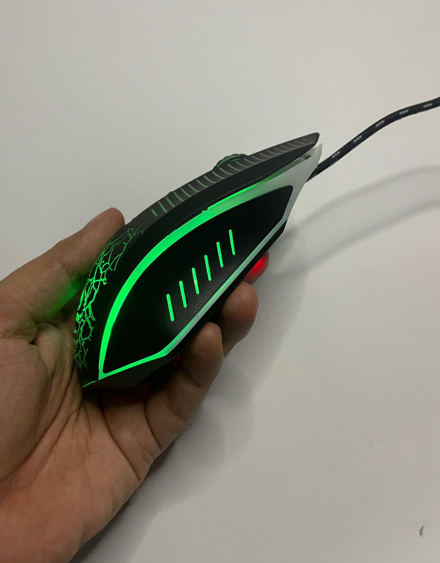 Limeide V6 Gaming Mouse with Seven-Color LED Dazzle - 1800 DPI Optical Engine With 6 Buttons